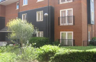 2 Bed Flat, John Dyde Close