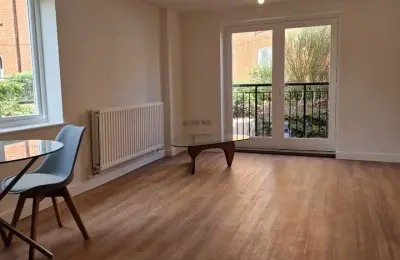 2 Bed Flat, John Dyde Close