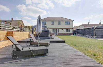 6 Bed Detached House, Wayside Bungalows, CM17