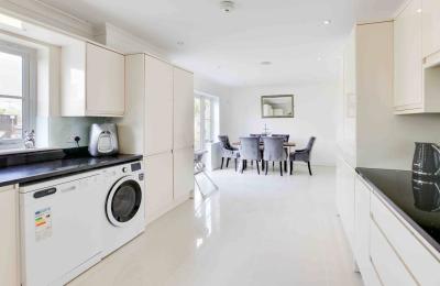 6 Bed Detached House, Wayside Bungalows, CM17