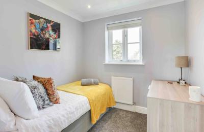 6 Bed Detached House, Wayside Bungalows, CM17