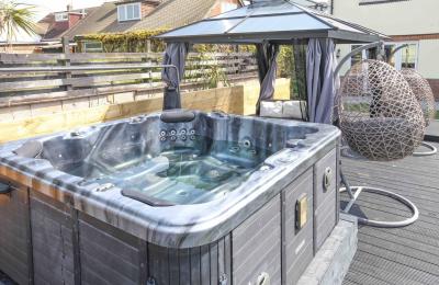 6 Bed Detached House, Wayside Bungalows, CM17